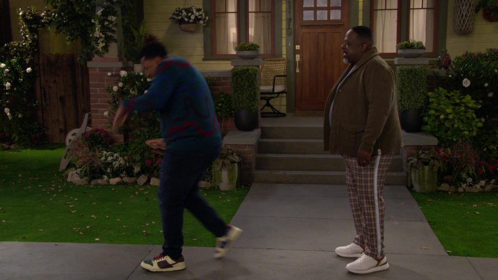 Nike Sneakers in The Neighborhood S07E13 “Welcome to Not Being in It” (2025) (Image 5)