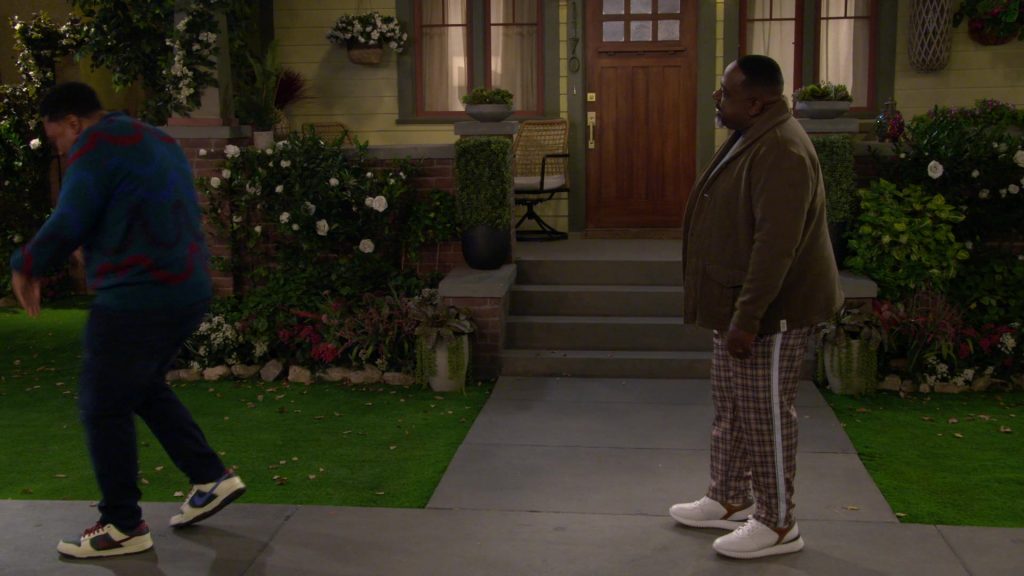 Nike Sneakers in The Neighborhood S07E13 “Welcome to Not Being in It” (2025) (Image 6)