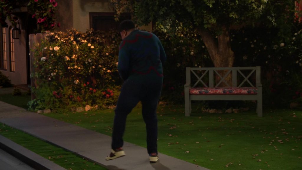 Nike Sneakers in The Neighborhood S07E13 “Welcome to Not Being in It” (2025) (Image 8)