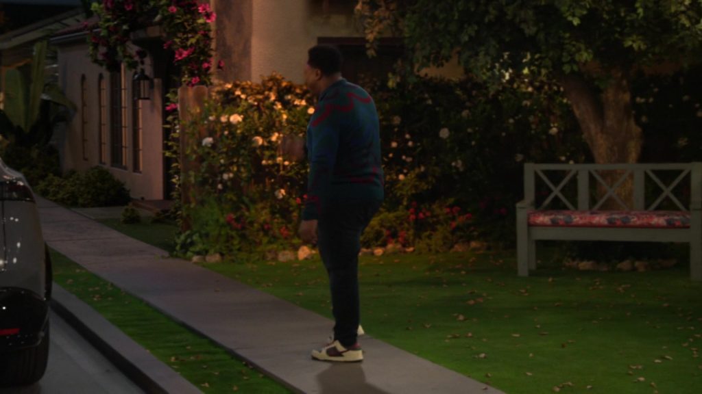 Nike Sneakers in The Neighborhood S07E13 “Welcome to Not Being in It” (2025) (Image 9)