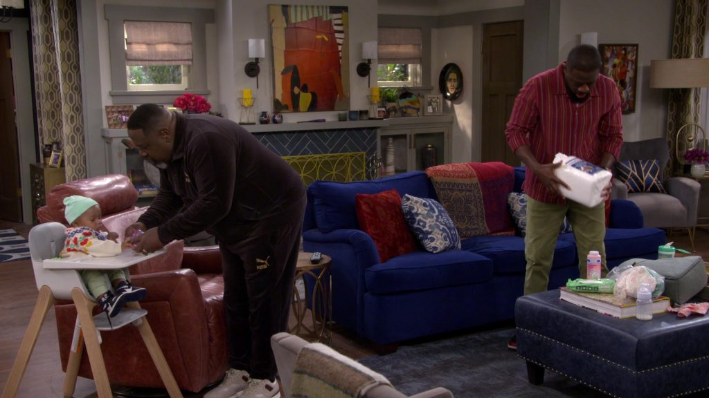 Nike Sneakers in The Neighborhood S07E14 “Welcome to the Blowout” (2025) (Image 1)