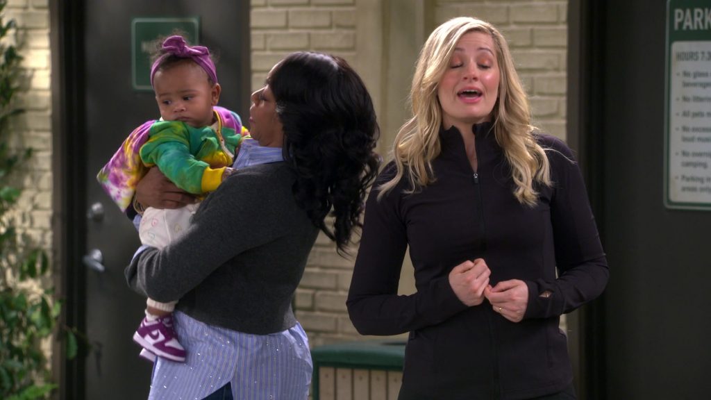 Nike Sneakers in The Neighborhood S07E17 “Welcome to Your Own Medicine” (2025) (Image 10)