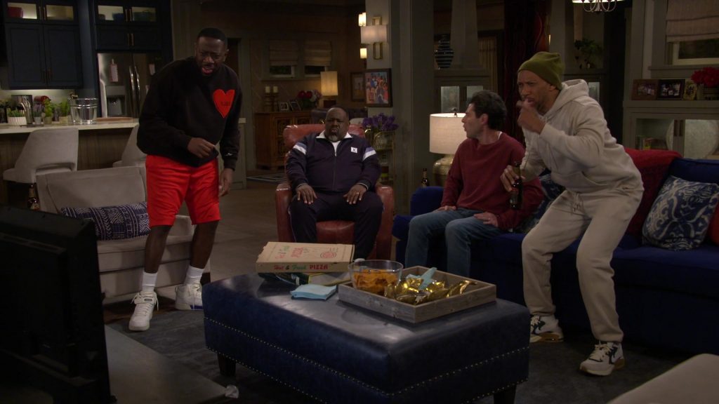 Nike Sneakers in The Neighborhood S07E17 “Welcome to Your Own Medicine” (2025) (Image 17)