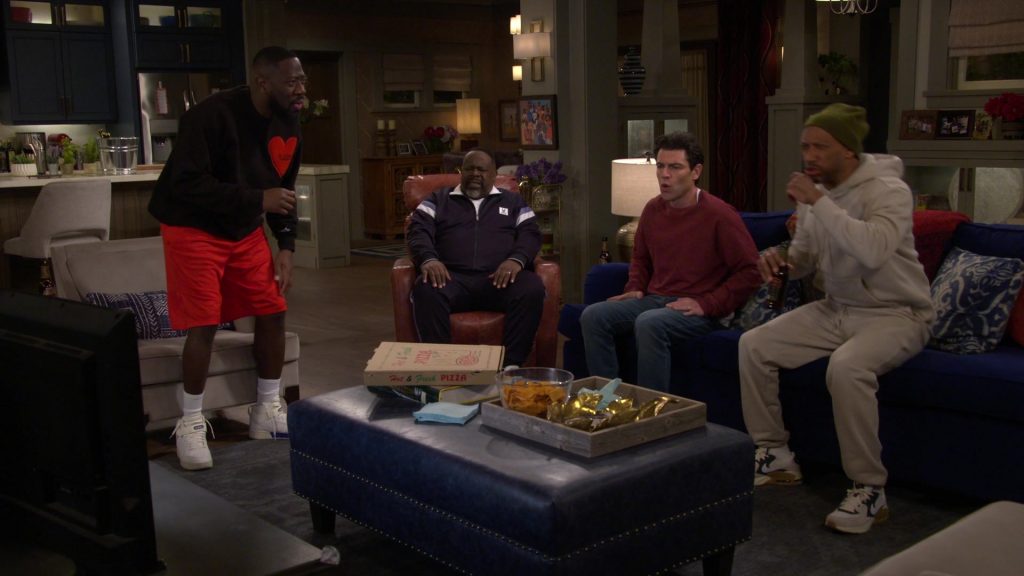 Nike Sneakers in The Neighborhood S07E17 “Welcome to Your Own Medicine” (2025) (Image 18)