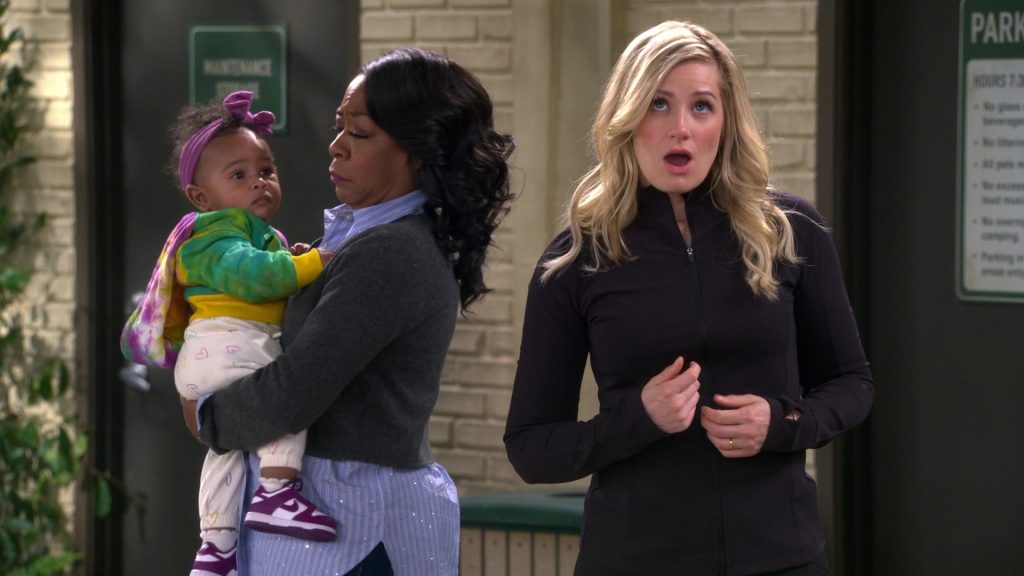 Nike Sneakers in The Neighborhood S07E17 “Welcome to Your Own Medicine” (2025) (Image 8)