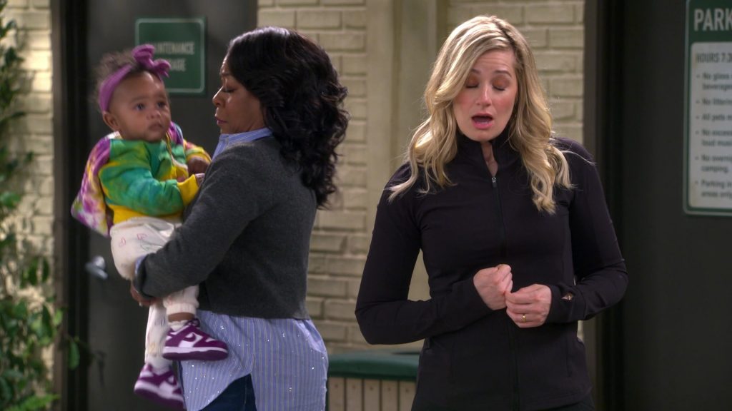 Nike Sneakers in The Neighborhood S07E17 “Welcome to Your Own Medicine” (2025) (Image 9)