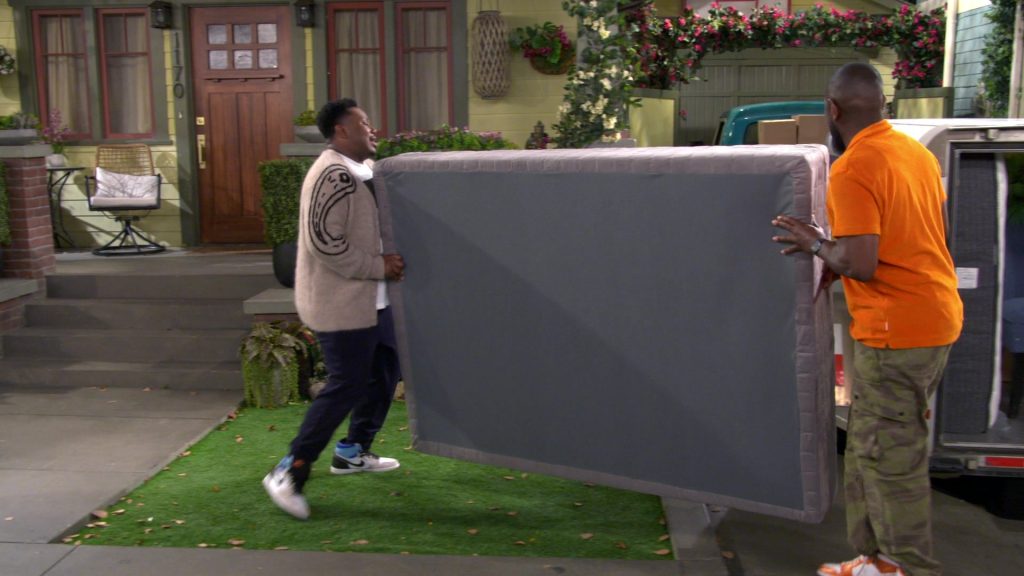 Nike Sneakers in The Neighborhood S07E20 “Welcome to Venice” (2025) (Image 1)
