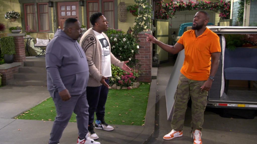 Nike Sneakers in The Neighborhood S07E20 “Welcome to Venice” (2025) (Image 11)