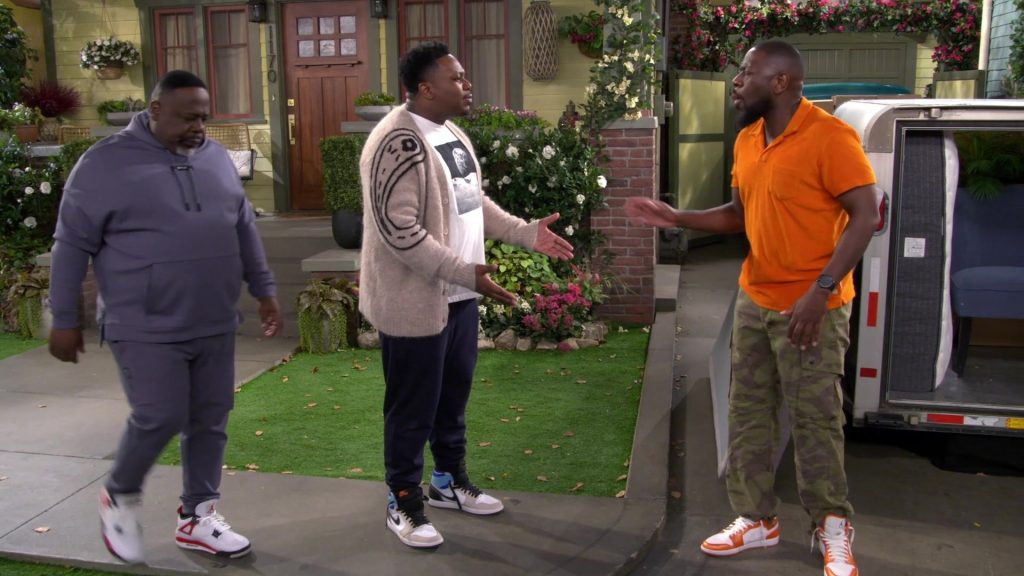 Nike Sneakers in The Neighborhood S07E20 “Welcome to Venice” (2025) (Image 12)