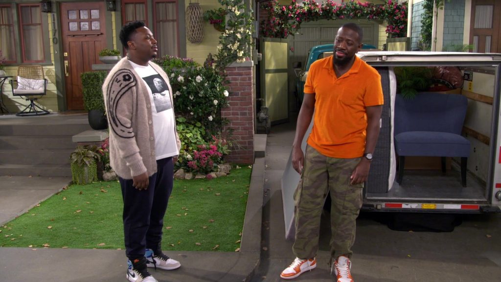 Nike Sneakers in The Neighborhood S07E20 “Welcome to Venice” (2025) (Image 17)