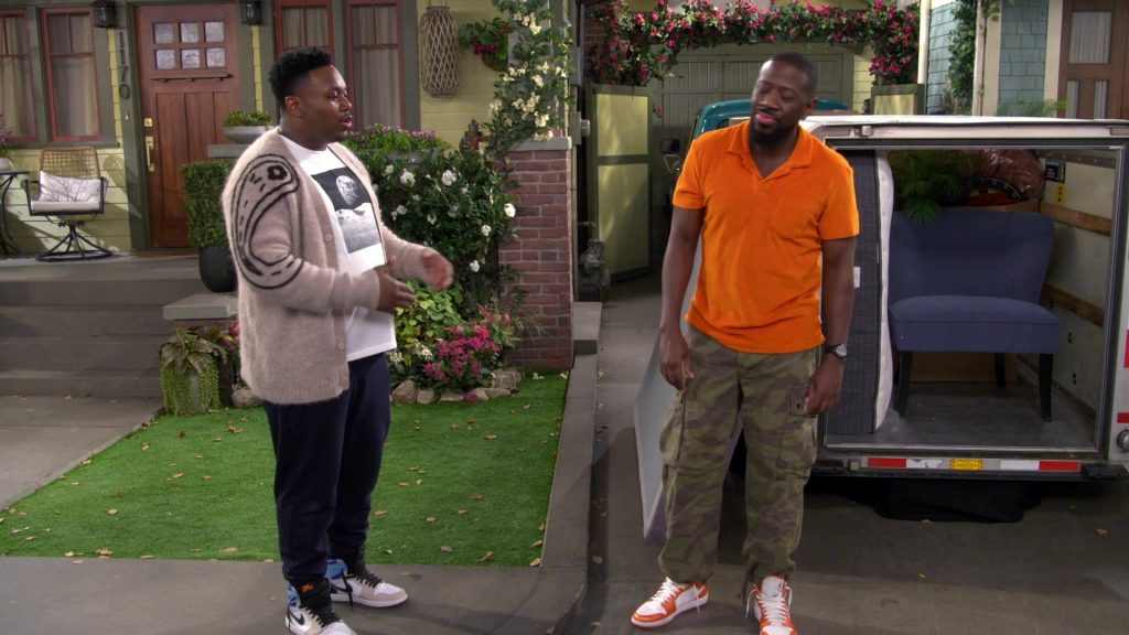 Nike Sneakers in The Neighborhood S07E20 “Welcome to Venice” (2025) (Image 18)