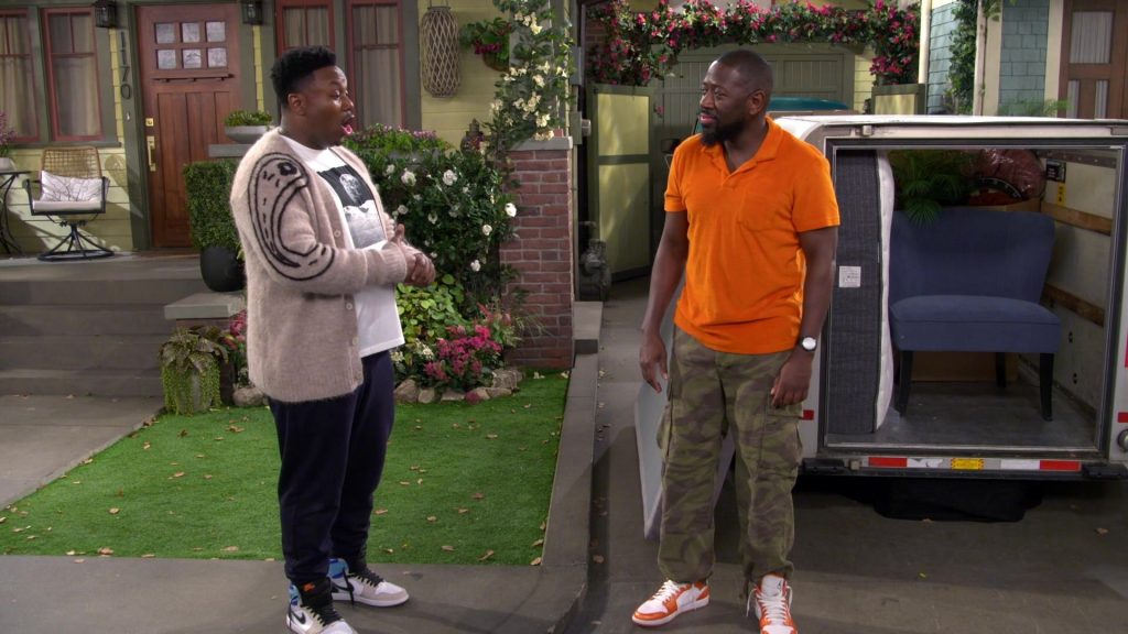 Nike Sneakers in The Neighborhood S07E20 “Welcome to Venice” (2025) (Image 19)