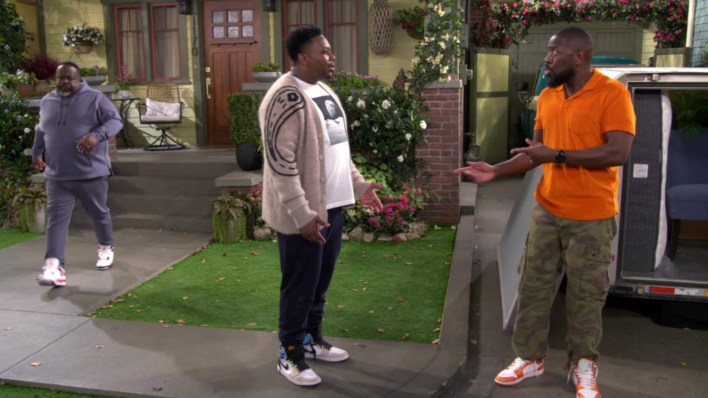 Nike Sneakers in The Neighborhood S07E20 “Welcome to Venice” (2025) (Image 20)