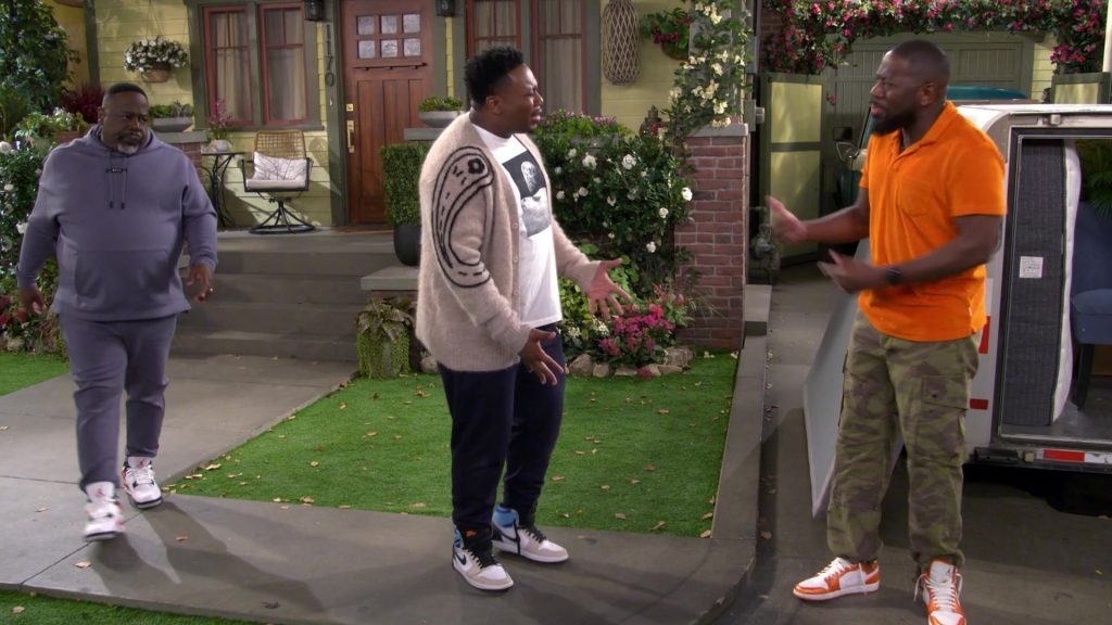 Nike Sneakers in The Neighborhood S07E20 “Welcome to Venice” (2025) (Image 21)