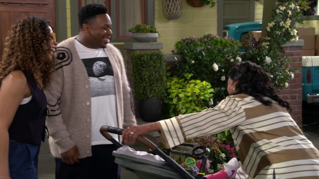 Nike Sneakers in The Neighborhood S07E20 “Welcome to Venice” (2025) (Image 22)