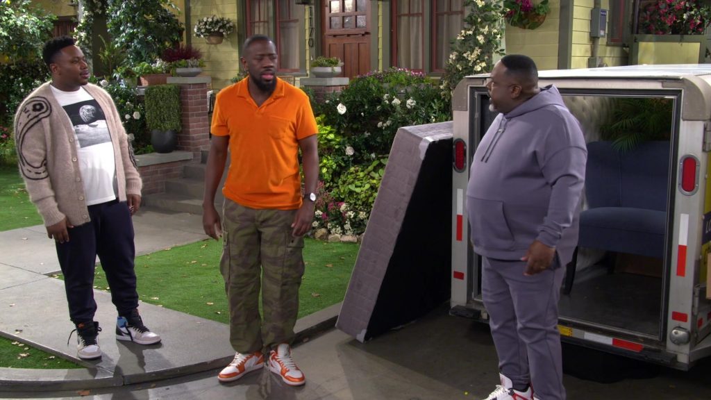 Nike Sneakers in The Neighborhood S07E20 “Welcome to Venice” (2025) (Image 6)