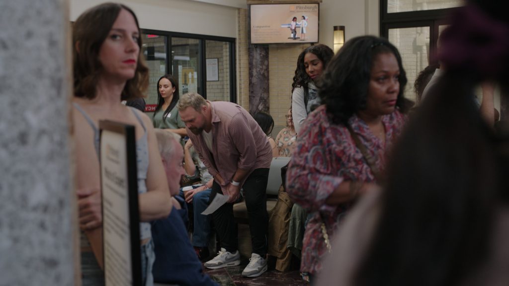 Nike Sneakers in The Pitt S01E09 “3-00 P.M.” (2025) (Image 1)