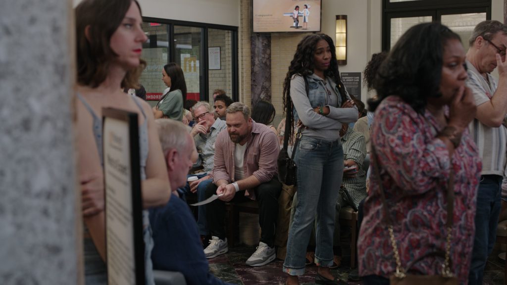 Nike Sneakers in The Pitt S01E09 “3-00 P.M.” (2025) (Image 3)