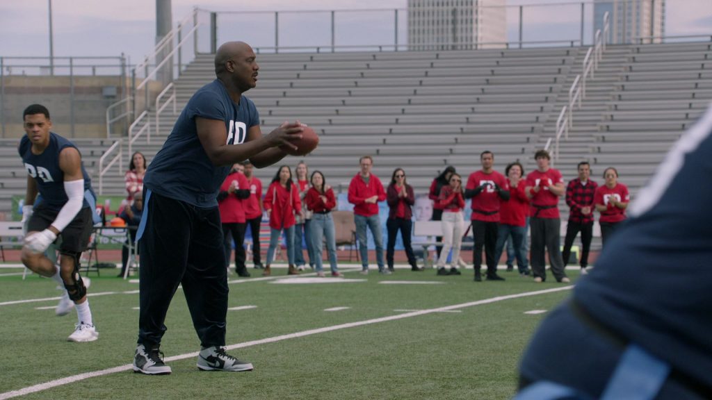 Nike Sneakers in The Rookie S07E14 “Mad About Murder” (2025) (Image 1)