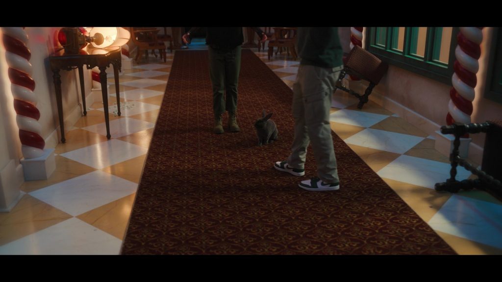 Nike Sneakers in The Santa Clauses S02E03 “No Magic at the Dinner Table!” (2023) (Image 1)