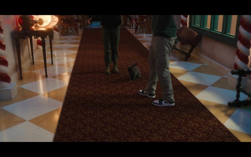 Nike Sneakers in The Santa Clauses S02E03 “No Magic at the Dinner Table!” (2023) (Image 1)