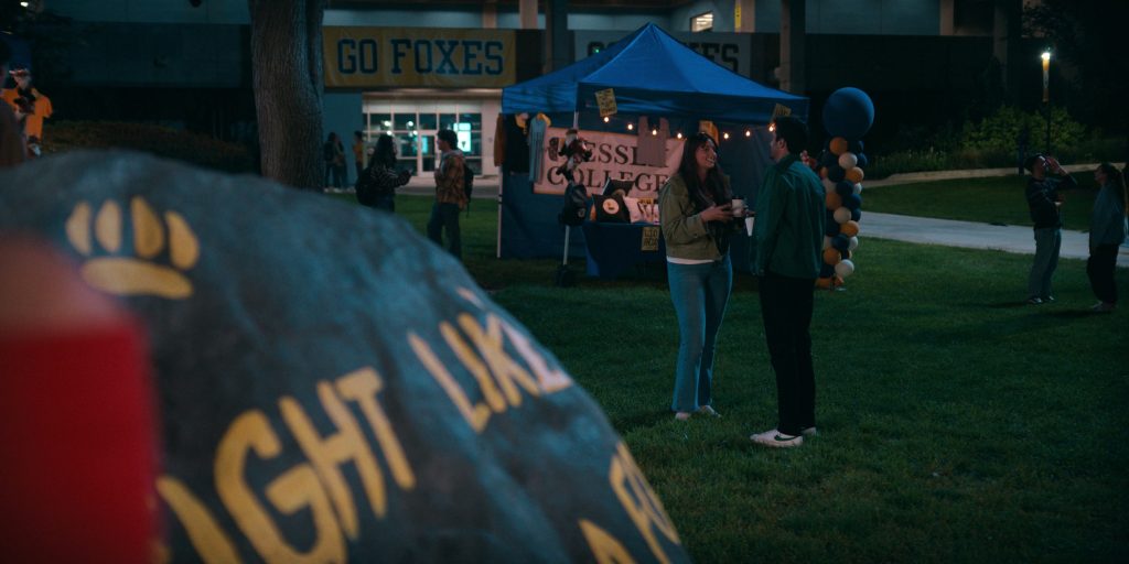 Nike Sneakers in The Sex Lives of College Girls S03E04 “Franklin the Fox” (2024) (Image 3)