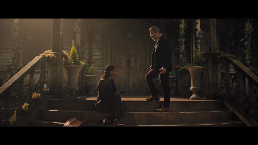Nike Sneakers in The Spiderwick Chronicles S01E06 “1028 Teeth” (2024) (Image 3)