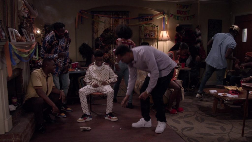 Nike Sneakers in The Upshaws S01E01 “Birthday B.S.” (2021) (Image 1)