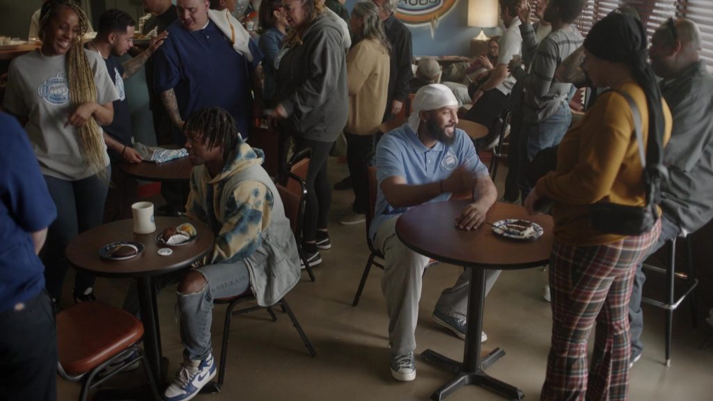 Nike Sneakers in This Fool S02E08 “The Bigger Man” (2023) (Image 2)