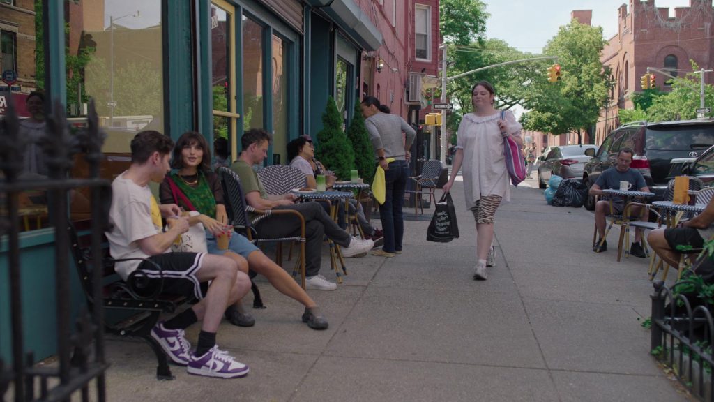 Nike Sneakers in Too Much S01E05 “Pink Valentine” (2025) (Image 17)