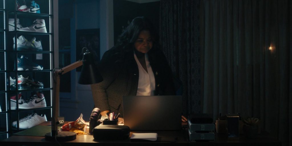 Nike Sneakers in Truth Be Told S03E02 “Her Armed With Sorrow Sore” (2023) (Image 3)