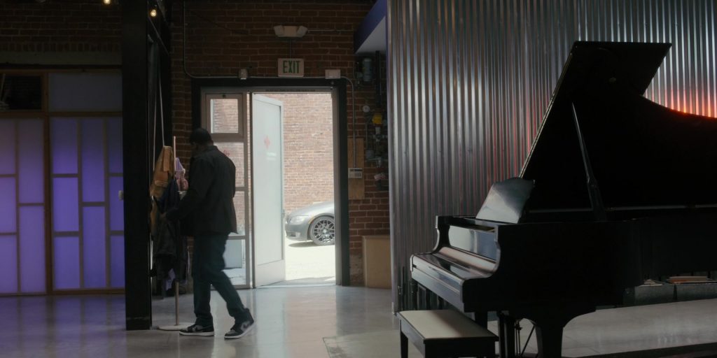 Nike Sneakers in Truth Be Told S03E04 “Never Take Your Eyes Off Her” (2023) (Image 1)