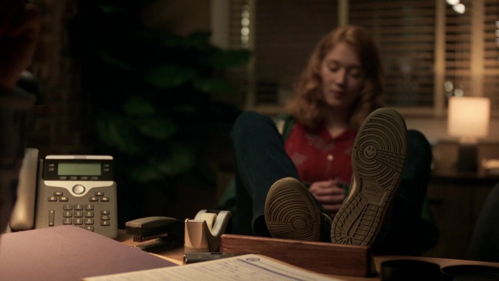 Nike Sneakers in Will Trent S02E10 “Do You See the Vision” (2024) (Image 1)