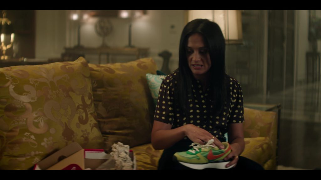 Nike Sneakers in You S05E08 “Folie a Deux” (2025) (Image 1)