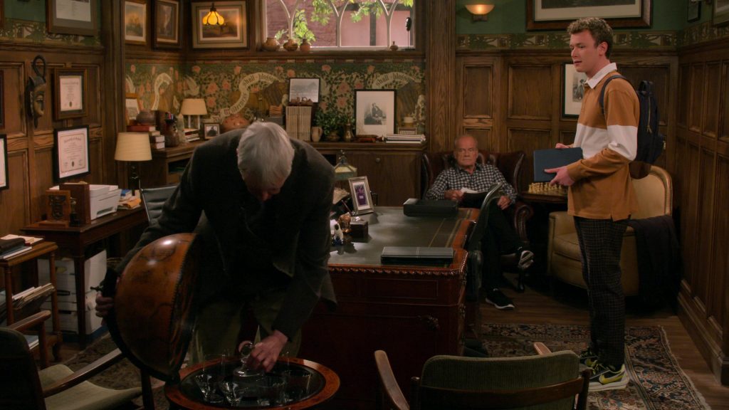 Nike Sneakers of Anders Keith as David Crane in Frasier S01E09 “The Fix Is In” (2023) (Image 3)