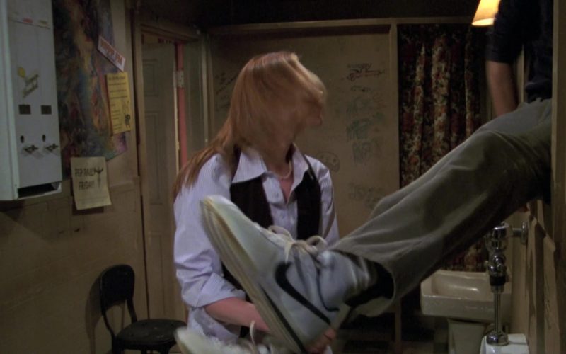 Nike Sneakers of Ashton Kutcher as Michael Kelso in That '70s Show S06E05 “I'm Free” (2003) (Image 1)