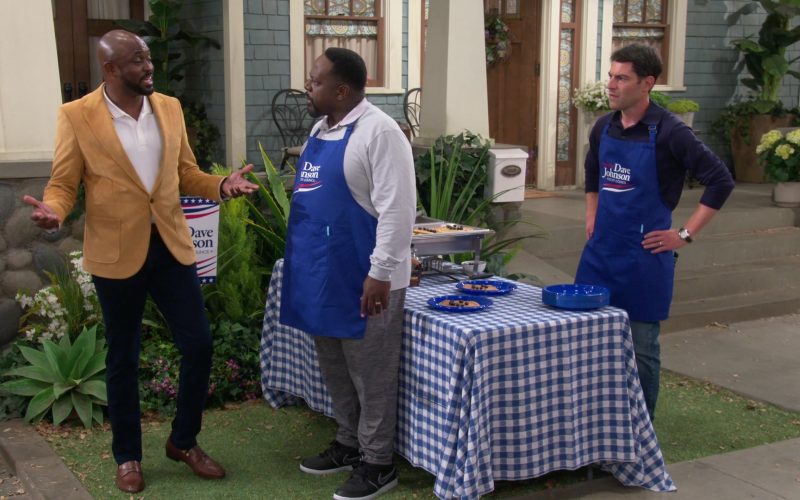 Nike Sneakers of Cedric Antonio Kyles (Cedric the Entertainer as Calvin Butler) in The Neighborhood S03E02 “Welcome to the Election” (2020) (Image 1)
