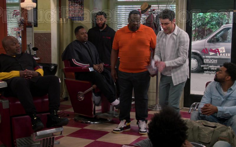 Nike Sneakers of Cedric the Entertainer in The Neighborhood S02E22 “Welcome to the Campaign” (2020) (Image 1)
