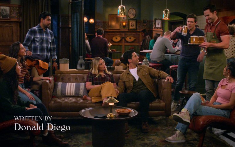 Nike Sneakers of Francia Raisa as Valentina in How I Met Your Father S01E06 “Stacey” (2022) (Image 1)