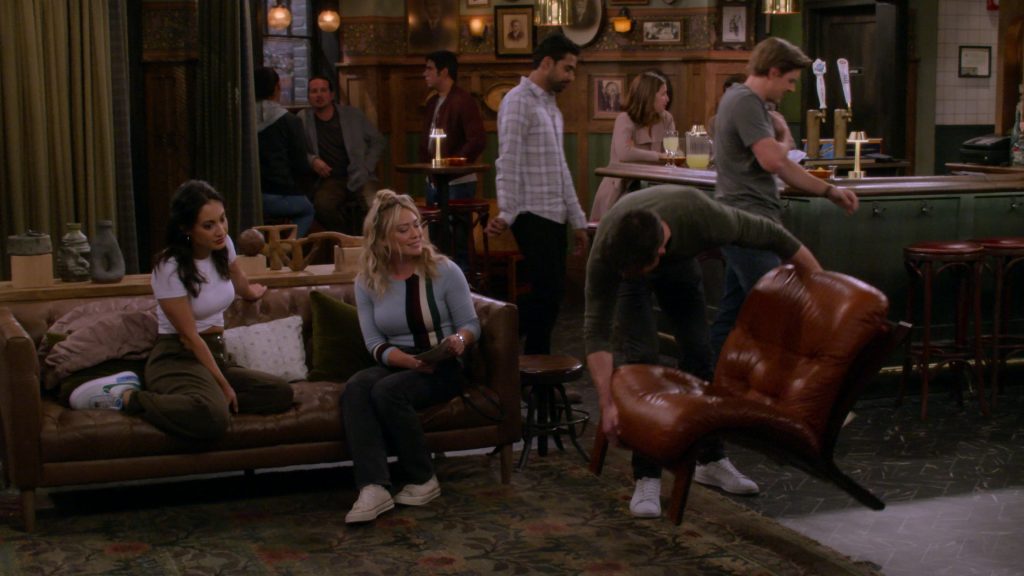 Nike Sneakers of Francia Raisa as Valentina in How I Met Your Father S02E09 “The Welcome Protocol” (2023) (Image 1)