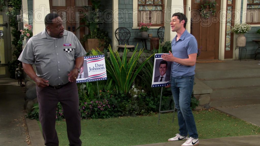 Nike Sneakers of Max Greenfield in The Neighborhood S02E22 “Welcome to the Campaign” (2020) (Image 2)