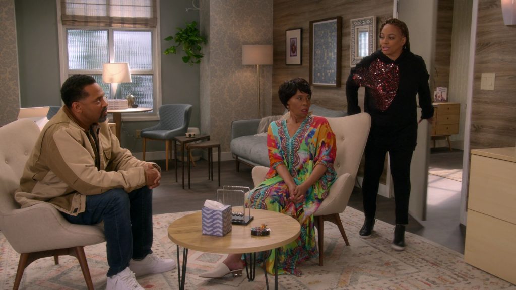 Nike Sneakers of Mike Epps as Bernard “Bennie” Upshaw Sr. in The Upshaws S04E02 “Need Change” (2023) (Image 5)