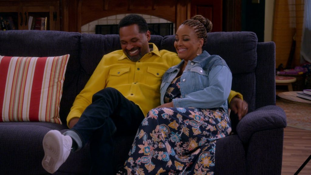 Nike White Shoes of Mike Epps as Bernard “Bennie” Upshaw Sr. in The Upshaws S04E03 “Forbidden Fruit” (2023) (Image 1)