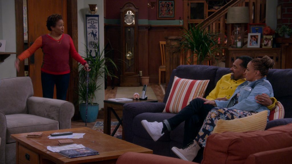 Nike White Shoes of Mike Epps as Bernard “Bennie” Upshaw Sr. in The Upshaws S04E03 “Forbidden Fruit” (2023) (Image 2)
