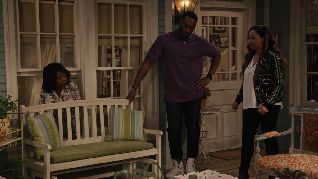 Nike White Sneakers Worn by Anthony Alabi in Family Reunion – Season 1 Episode 1, “Remember How This All Started” (2019) (Image 2)