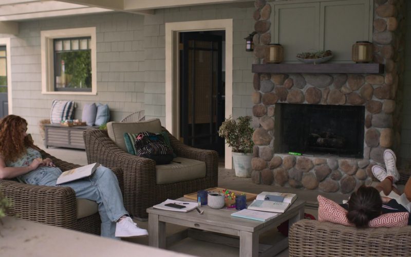 Nike White Sneakers Worn by Rachel Stubington as Summer in Shrinking S01E03 “Fifteen Minutes” (2023) (Image 1)