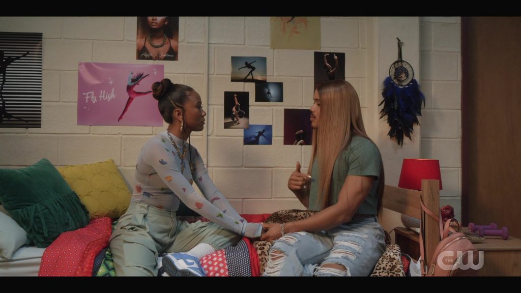 Nike Women's Shoes in All American - Homecoming S01E03 “Love and War” (2022) (Image 1)