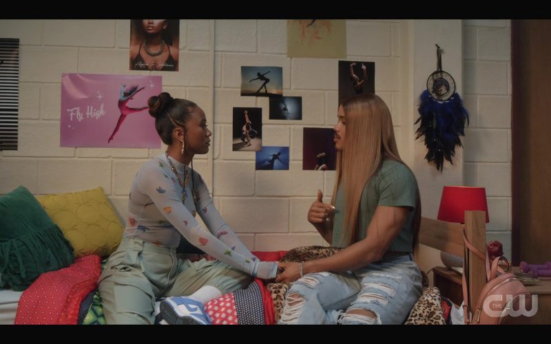 Nike Women's Shoes in All American - Homecoming S01E03 “Love and War” (2022) (Image 1)