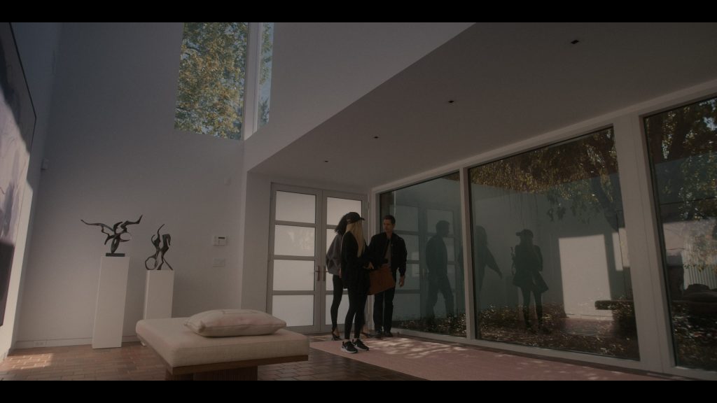 Nike Women's Sneakers Worn by Emma Roberts as Anna Victoria Alcott in American Horror Story - Delicate S12E02 “Rockabye” (2023) (Image 2)