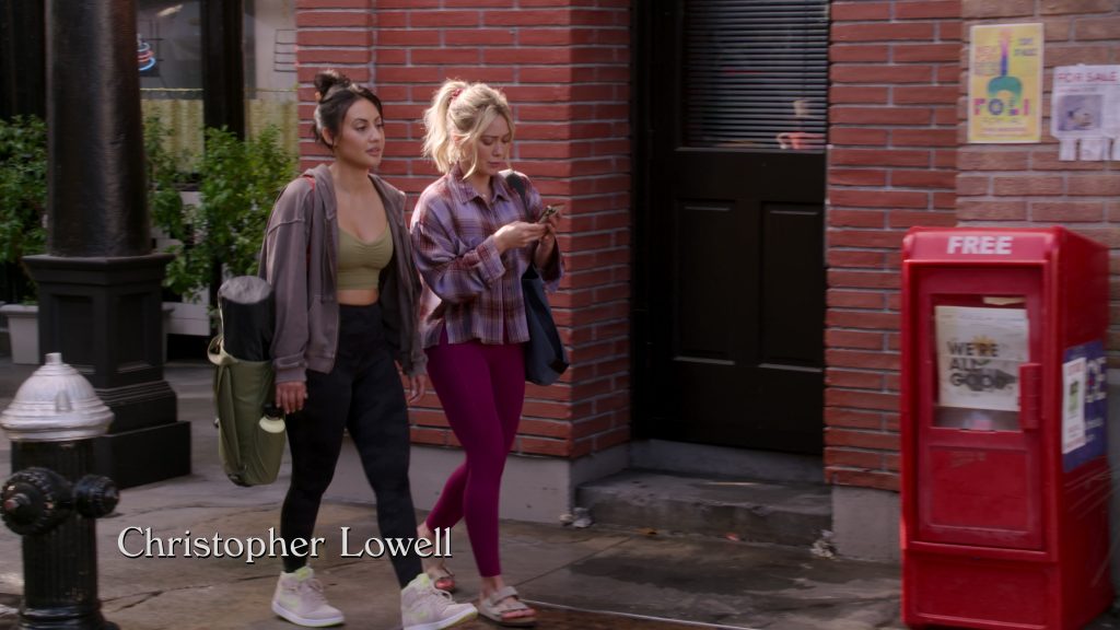 Nike Women's Sneakers Worn by Francia Raisa as Valentina in How I Met Your Father S02E02 “Midwife Crisis” (2023) (Image 1)